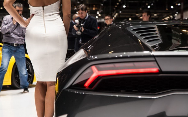 Babes at Geneva Motor Show 2014